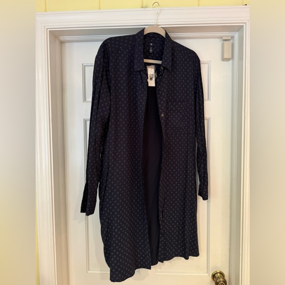 Gap large and long Navy and white button down shirt - Picture 4 of 10
